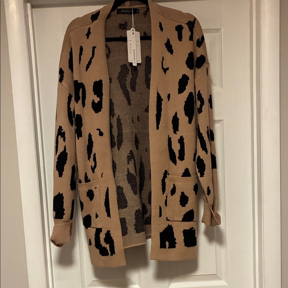 Chic Leopard Print Cardigan in Tan and Black